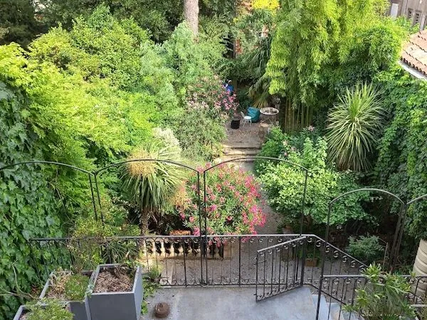 Belle maison de ville avec jardin de charme