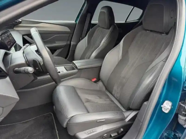 Peugeot 408 phev 225ch gt e-eat8 — photo 9