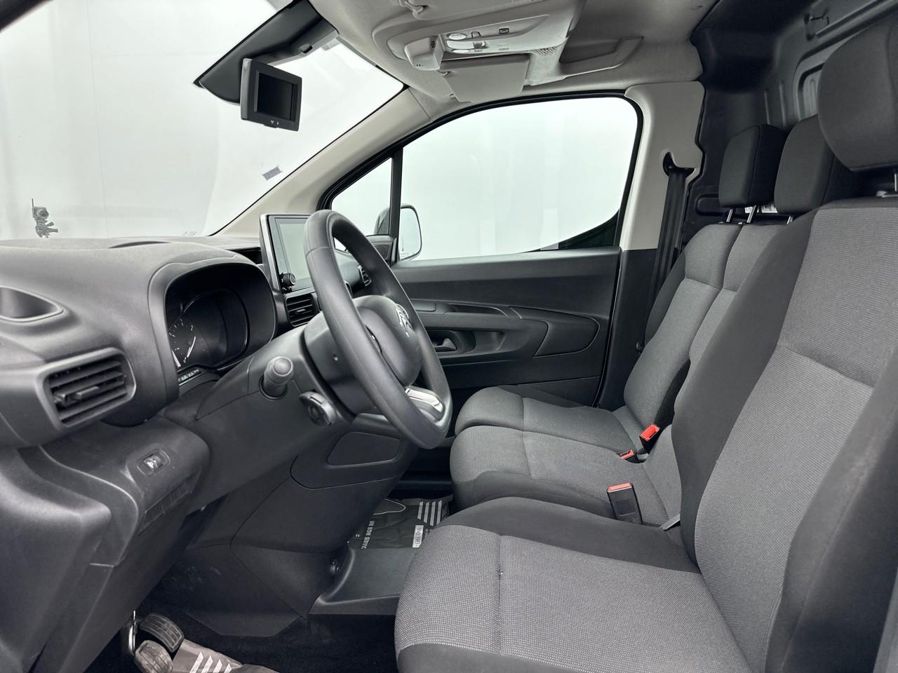 Citroën Berlingo van m 650 bluehdi 100 s&s bvm6 driver — photo 9