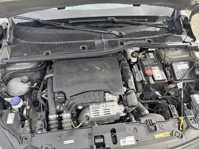 Peugeot 208 puretech 100 s&amp;s bvm6 — photo 13