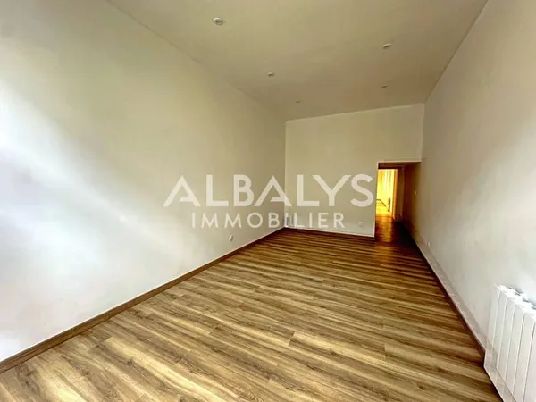 Local commercial 1 pièce 87 m²