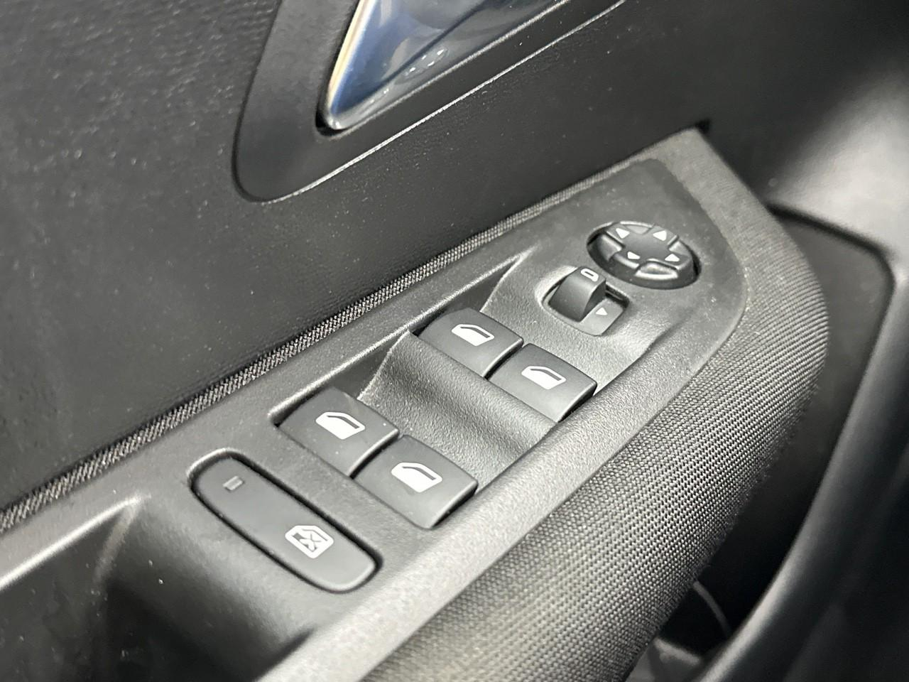 Peugeot 208 puretech 100 s&s bvm6 active — photo 15