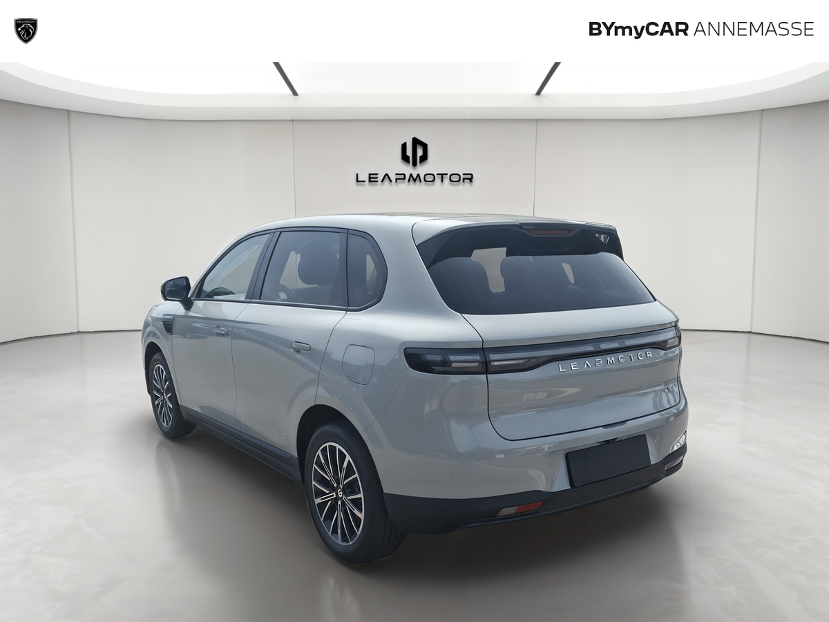 Leapmotor B10 REEV 18.8 kWh - 160 kW — photo 3