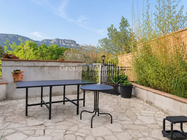 TOULON OUEST - VILLA T5 - 2 LOGEMENTS - TERRAIN DE 900 M² - GARAGE + PARKINGS