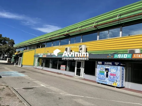 Local commercial 2550 m²