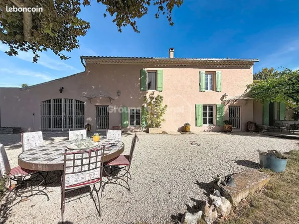 Mas 8 pièces 251 m²