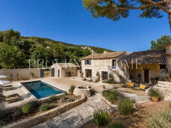 Propriété 6 pièces 221 m²