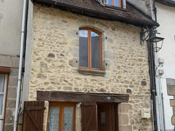 Maison de ville en pierres pleine de charme avec extérieur - La Souterraine