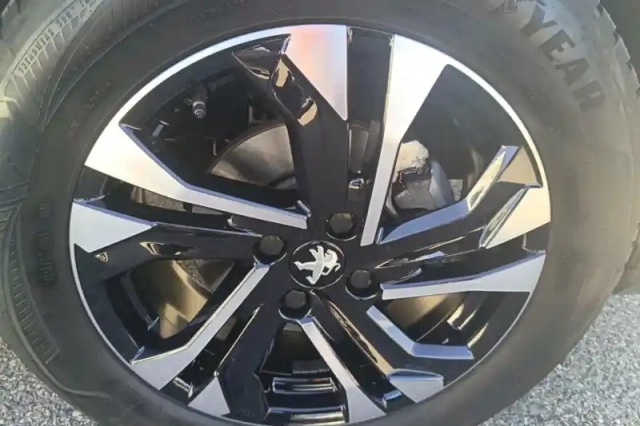 Peugeot 2008 puretech 130 s&amp;s eat8 — photo 15