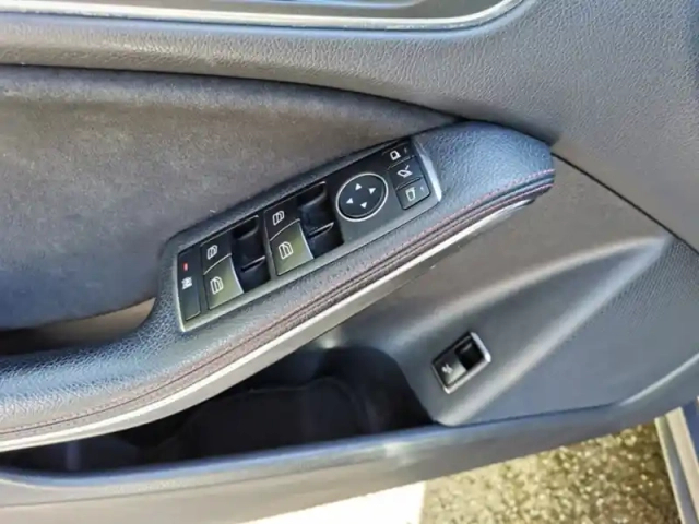 Mercedes Cla 200 d launch edition pack amg — photo 18