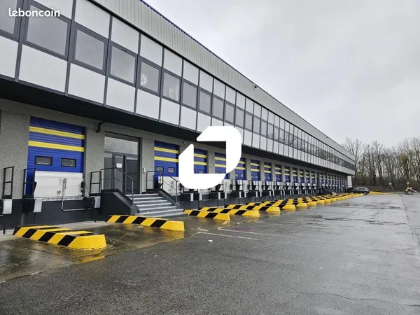 Local logistique 1 322 m²