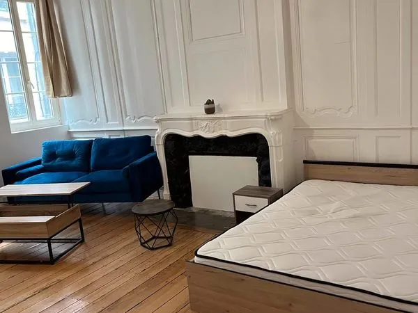 Chambre spacieuse meublée en colocation