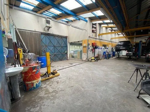 Boutique 7 pièces 389 m²