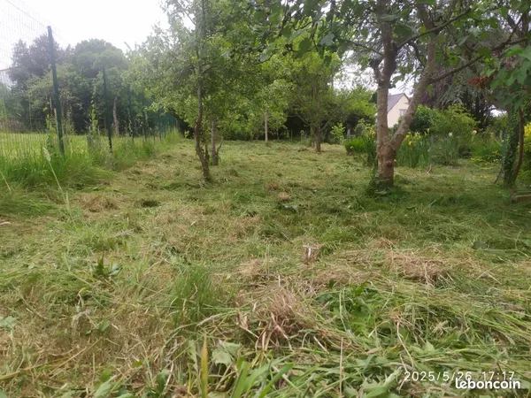Terrain constructible partiellement viabilisé