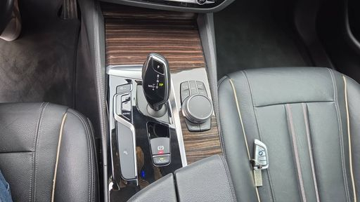 BMW Serie 5 518d 150 Steptronic 8 - Luxury – 2020 – 178967 km – Diesel – Boîte Automatique — photo 12