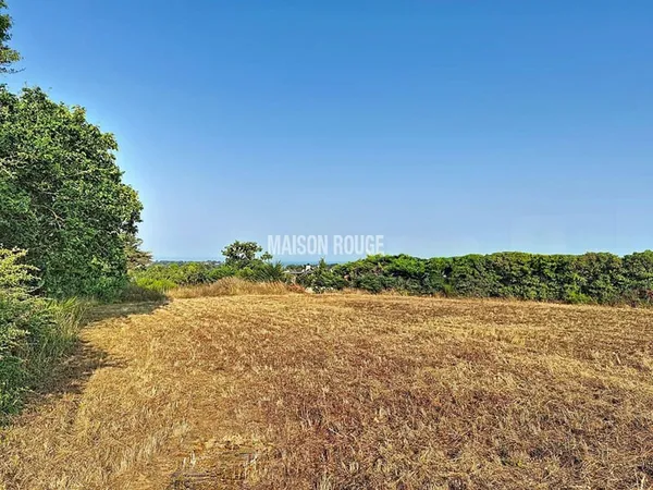 Terrain constructible 670 m²