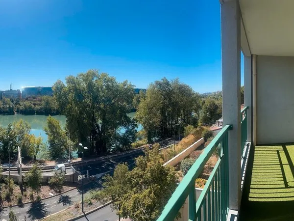 Caluire Saint-Clair - 435 000 - 99 m² Carrez - 4 pièces - 3e étage sur 4 avec ascenseur - DPE C