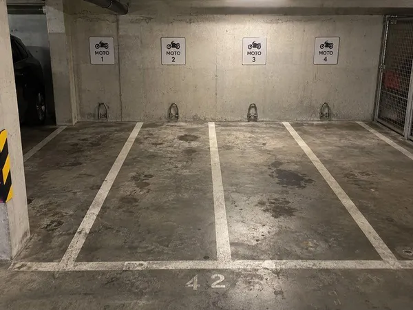 Place moto sécurisée - Nantes Copernic / Guist'hau