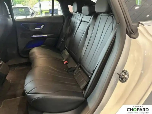 Mercedes Eqe 300 — photo 18