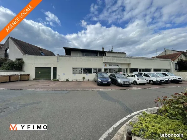 LOCAL D'ACTIVITE 845 m² VELIZY VILLACOUBLAY