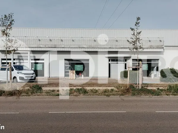 Local commercial 761 m²
