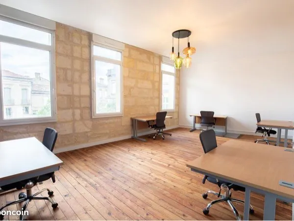 Bureau privatif et poste en open Space