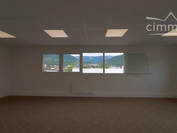 Bureaux de 101 m2 proche grands axes