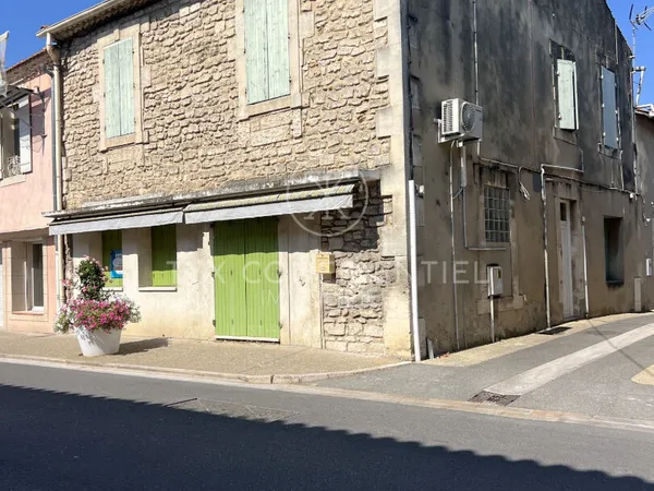 Maison de ville au coeur du village d'EYRAGUES - 6 KM de St Rémy de Provence