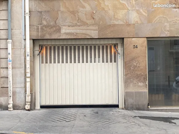 Place de parking à louer - Paris 17e - Rue Lantiez
