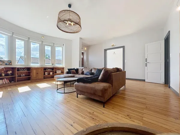 Maison 10 pièces 236 m²