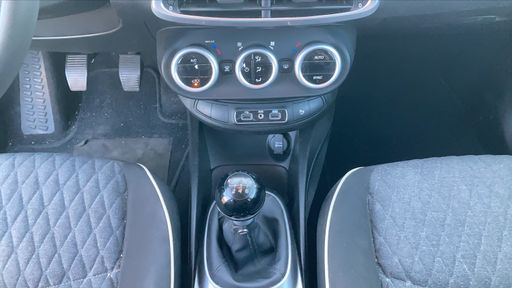Fiat 500X 1.6 MultiJet 120 - City Cross – 2019 – 116212 km – Diesel – Boîte Manuelle — photo 13