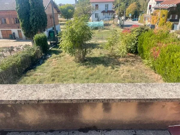 Maison a rénové avec terrain et terrasse