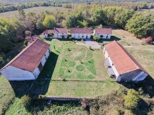 Maison 8 pièces 270 m²