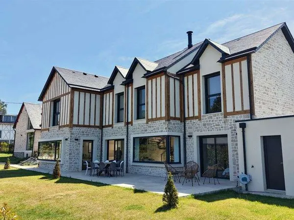 Maison 8 pièces 222 m²