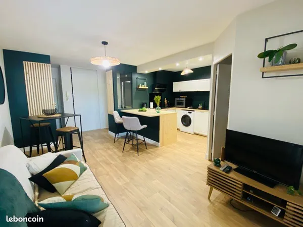 T2 rénové avec terrasse, parking et ascenseur