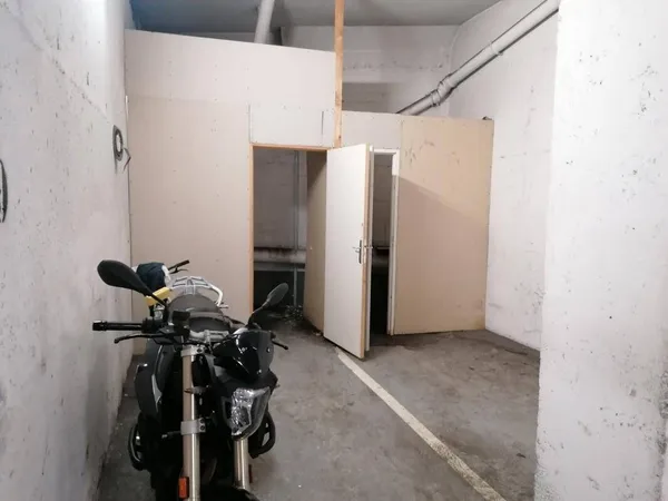 Parking 12 m²