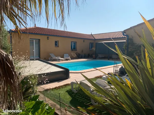 Villa 4 faces véritable plein pied piscine terrain