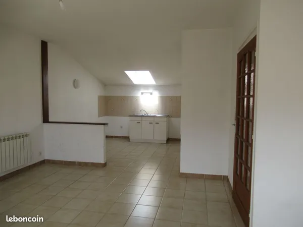Location appartement yssingeaux 2 chambres, garage