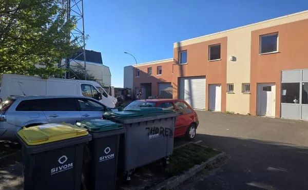 Local en lotissement à Varennes-Jarcy