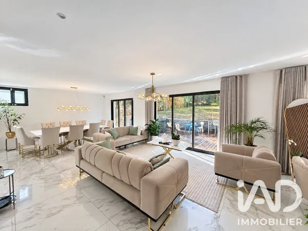Maison 7 pièces 267 m²