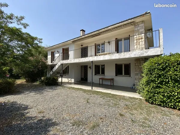 Maison 8 pièces 215 m²