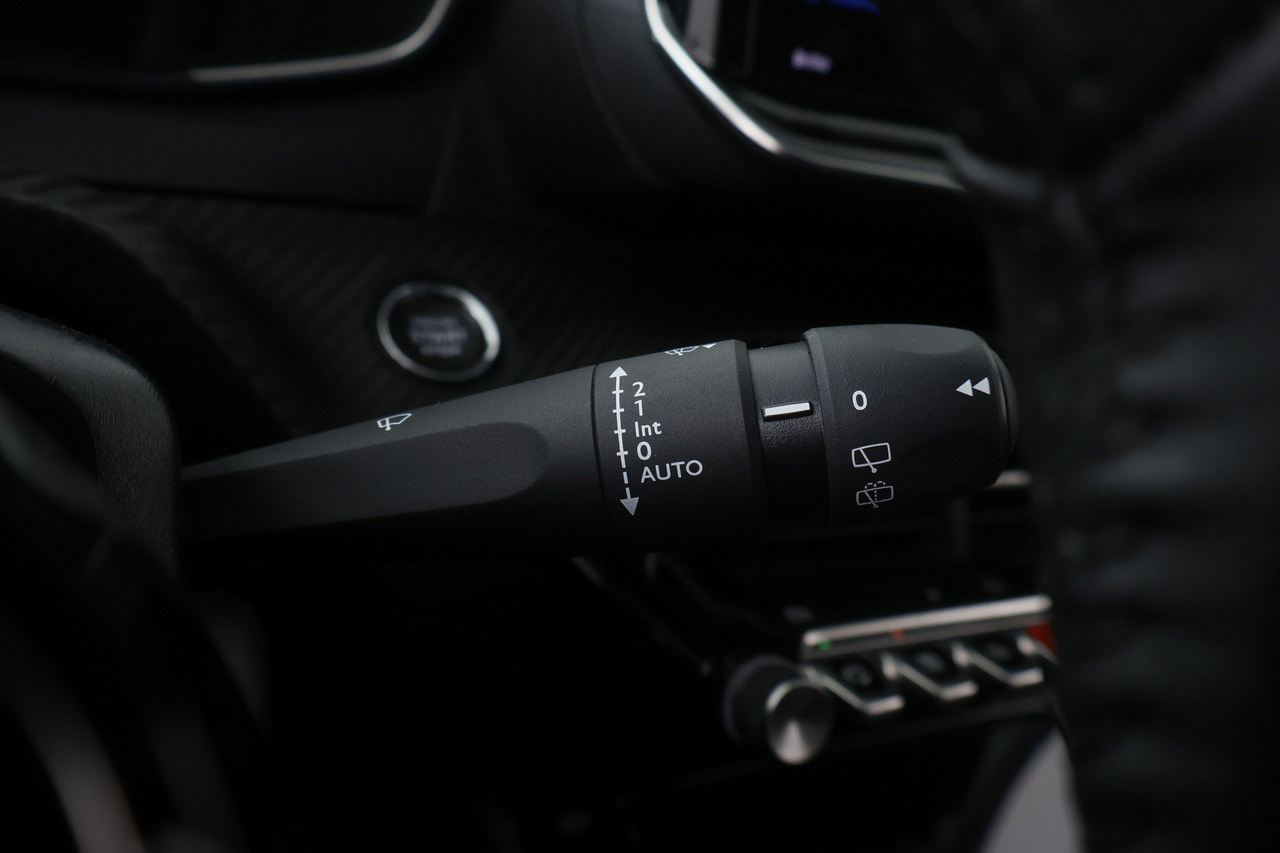 Peugeot 208 — photo 19