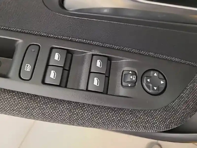 Peugeot 208 puretech 75 s&amp;s bvm5 — photo 27