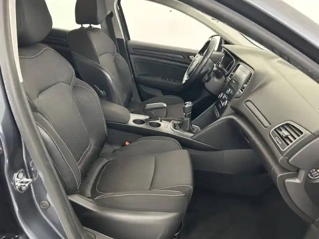 Renault Megane mégane iv berline blue dci 115 — photo 23