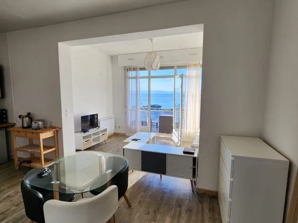 T1 meublé 36 m² • Terrasse • Vue Lac • Parking privé