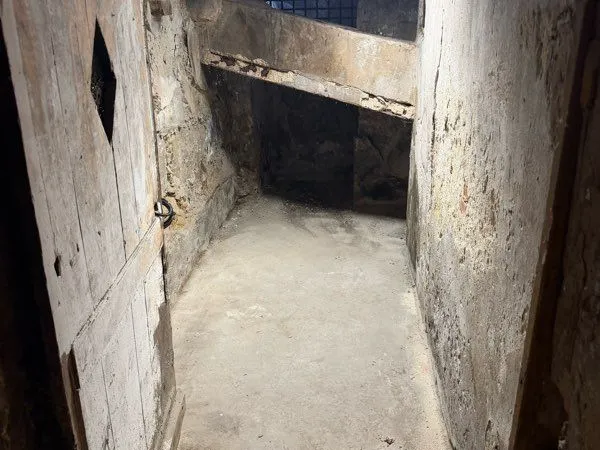 Location cave hyper centre