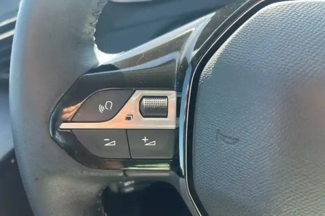 Peugeot 208 electrique 50 kwh 136ch — photo 18