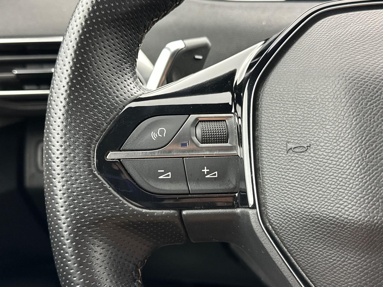 Peugeot 3008 hybrid4 300 e-eat8 gt — photo 20
