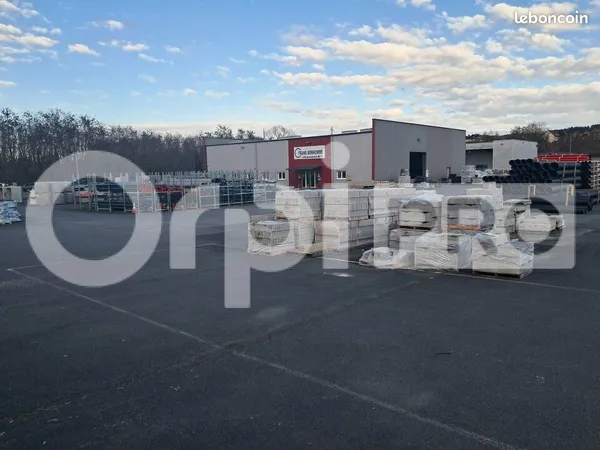 Local commercial 806 m²