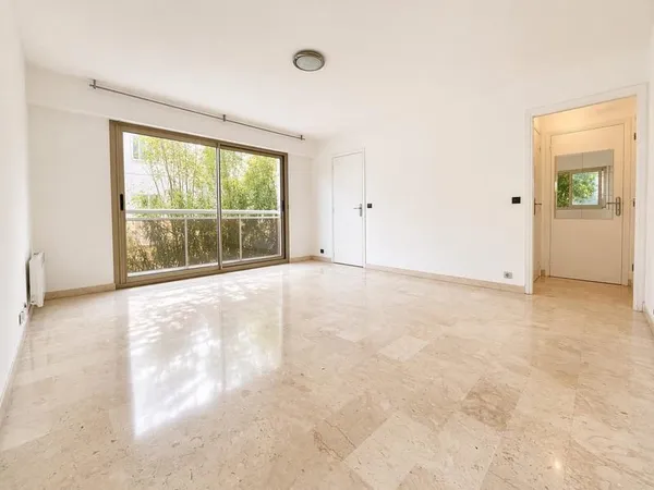 Studio traversant 28 m2 avec cuisine séparée Cimiez, quart